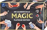 KOSMOS 697082 MAGIC Die Zauberschule - Platinum Edition, 180 Zauber Tricks, viele magische Zauber Utensilien, Zauberkasten für Kinder ab 8 Jahre, bebilderte Anleitung, Online Erklärvideos